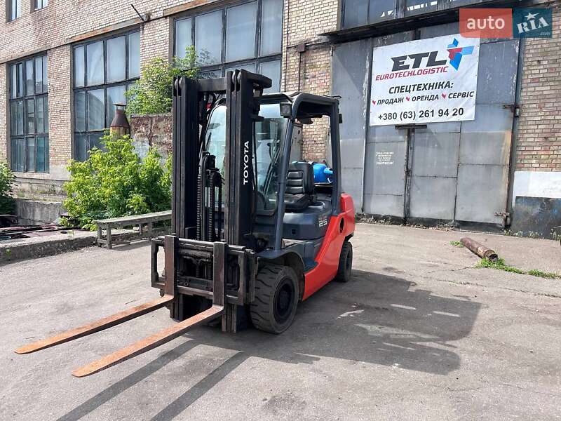Вилочний навантажувач Toyota 02-8FG25 2010 в Києві
