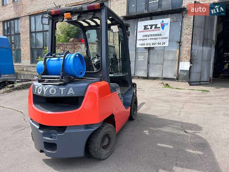 Вилочний навантажувач Toyota 02-8FG25 2010 в Києві