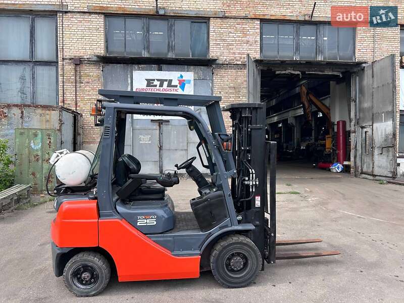 Вилочный погрузчик Toyota 02-8FG25 2015 в Киеве фото 4 Вилочный погрузчик Toyota 02-8FG25 2015 в Киеве