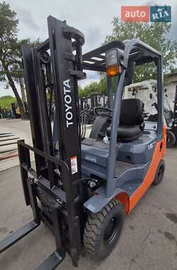 Вилочный погрузчик Toyota 02-8FGF15 2007 в 