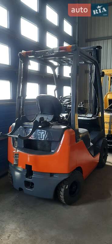 Вилочный погрузчик Toyota 02-8FGF15 2011 в Радехове