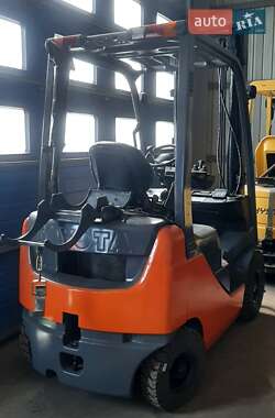 Вилочный погрузчик Toyota 02-8FGF15 2011 в 