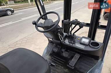 Вилочный погрузчик Toyota 02-8FGF15 2013 в 