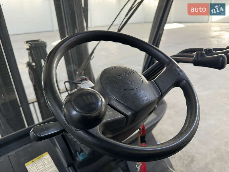 Вилочный погрузчик Toyota 02-8FGF15 2009 в Львове