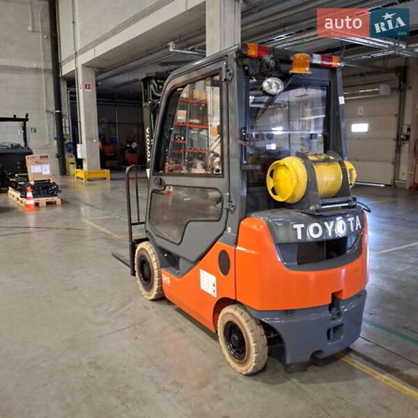 Вилочный погрузчик Toyota 02-8FGF15 2018 в Киеве