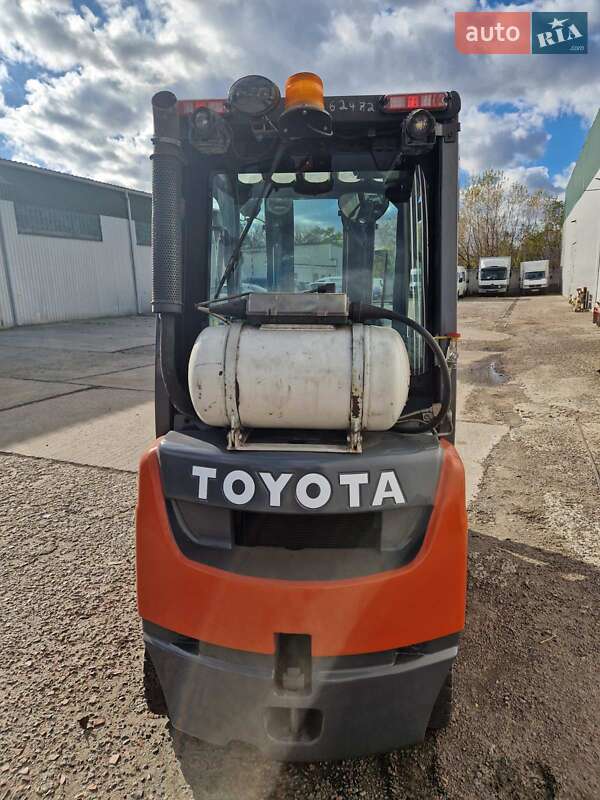 Вилочный погрузчик Toyota 02-8FGF18 2016 в Киеве фото 4 Вилочный погрузчик Toyota 02-8FGF18 2016 в Киеве
