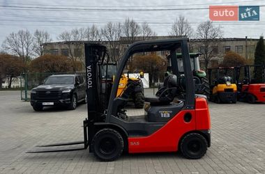 Вилочний навантажувач Toyota 02-8FGF18 2007 в Радомишлі