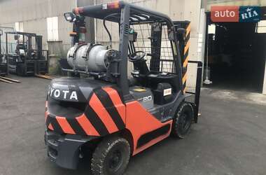 Вилочный погрузчик Toyota 02-8FGF20 2012 в 