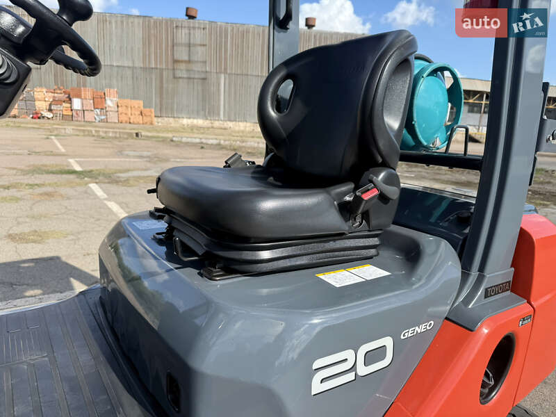Вилочный погрузчик Toyota 02-8FGF20 2020 в Кривом Роге