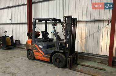 Вилочный погрузчик Toyota 02-8FGF25 2018 в 