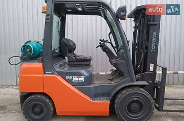 Вилочный погрузчик Toyota 02-8FGF25 2013 в 