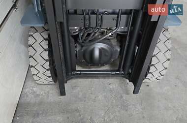 Вилочный погрузчик Toyota 02-8FGF25 2017 в 