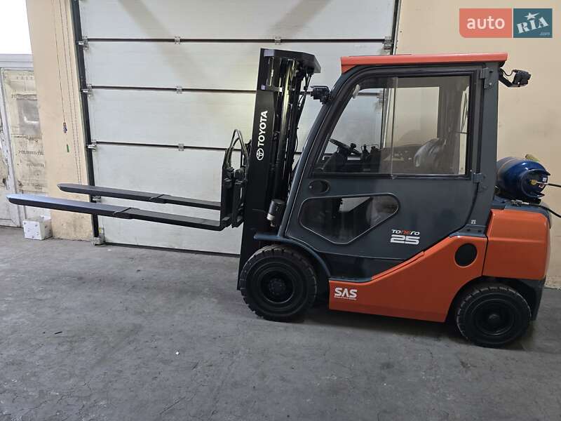 Вилочний навантажувач Toyota 02-8FGF25 2017 в Києві