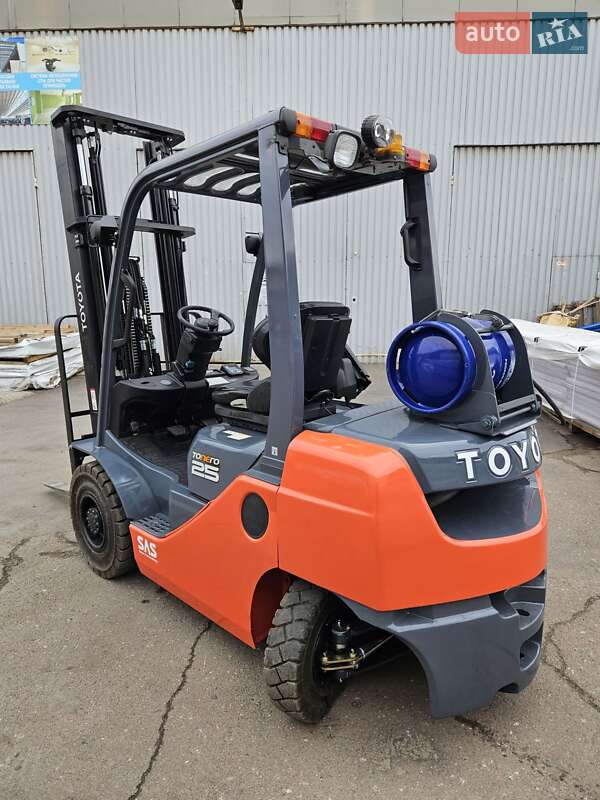 Вилочный погрузчик Toyota 02-8FGF25 2016 в Киеве фото 30 Вилочный погрузчик Toyota 02-8FGF25 2016 в Киеве
