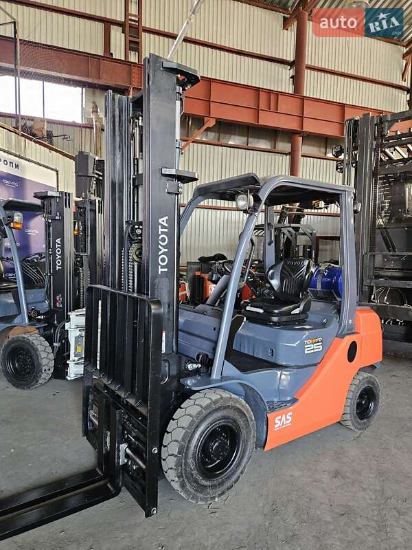 Вилочный погрузчик Toyota 02-8FGF25 2016 в Киеве фото 43 Вилочный погрузчик Toyota 02-8FGF25 2016 в Киеве