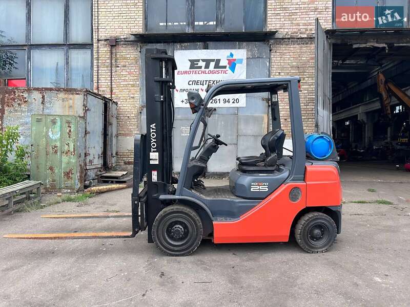 Вилочний навантажувач Toyota 02-8FGF25 2019 в Києві