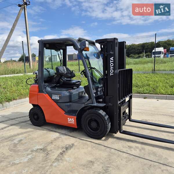 Вилочний навантажувач Toyota 02-8FGF25 2017 в Пустомитах