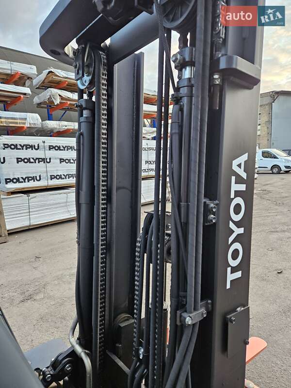 Вилочный погрузчик Toyota 02-8FGF25 2018 в Киеве
