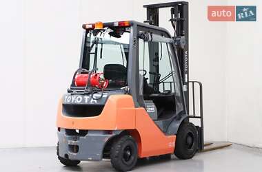 Вилочний навантажувач Toyota 02-8FGF25 2015 в Львові