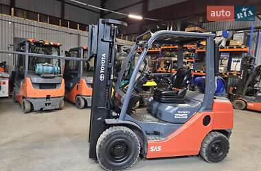 Вилочный погрузчик Toyota 02-8FGF25 2021 в Киеве
