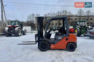 Вилочний навантажувач Toyota 02-8FGF25 2015 в Радомишлі