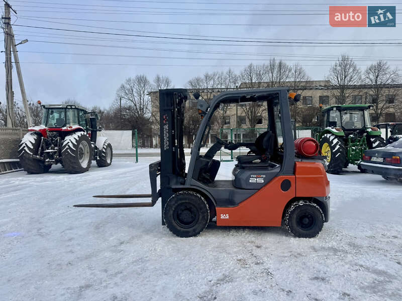 Toyota 02-8FGF25 2015