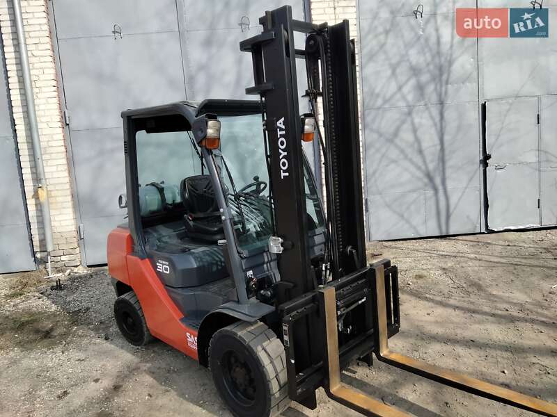 Toyota 02-8FGF30 2015