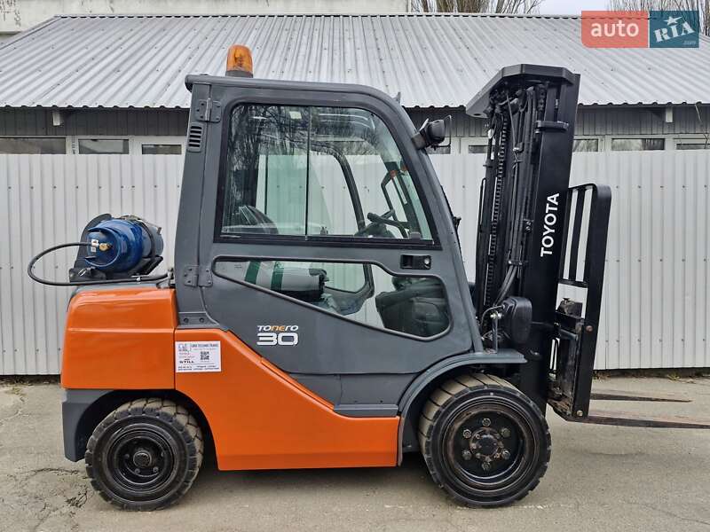 Вилочний навантажувач Toyota 02-8FGF30 2018 в Києві
