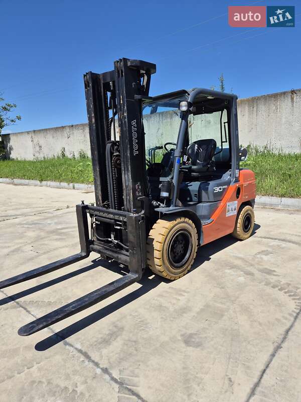 Вилочный погрузчик Toyota 02-8FGF30 2008 в Пустомытах