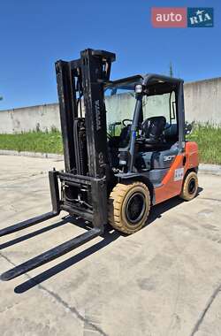 Вилочный погрузчик Toyota 02-8FGF30 2008 в 