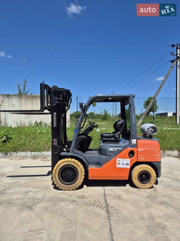 Вилочный погрузчик Toyota 02-8FGF30 2008 в Пустомытах