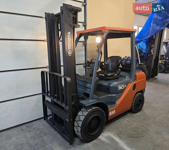 Вилочный погрузчик Toyota 02-8FGF30 2008 в Киеве