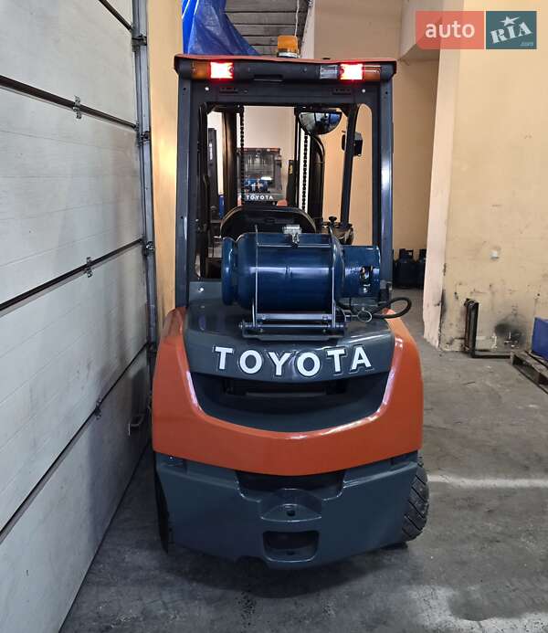 Вилочный погрузчик Toyota 02-8FGF30 2008 в Киеве