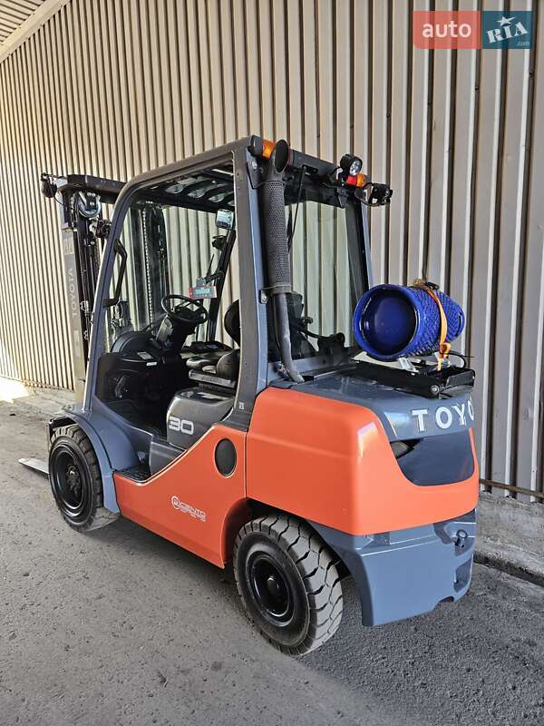 Вилочный погрузчик Toyota 02-8FGF30 2019 в Киеве