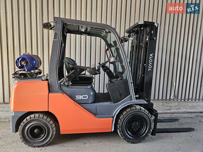 Вилочный погрузчик Toyota 02-8FGF30 2019 в Киеве
