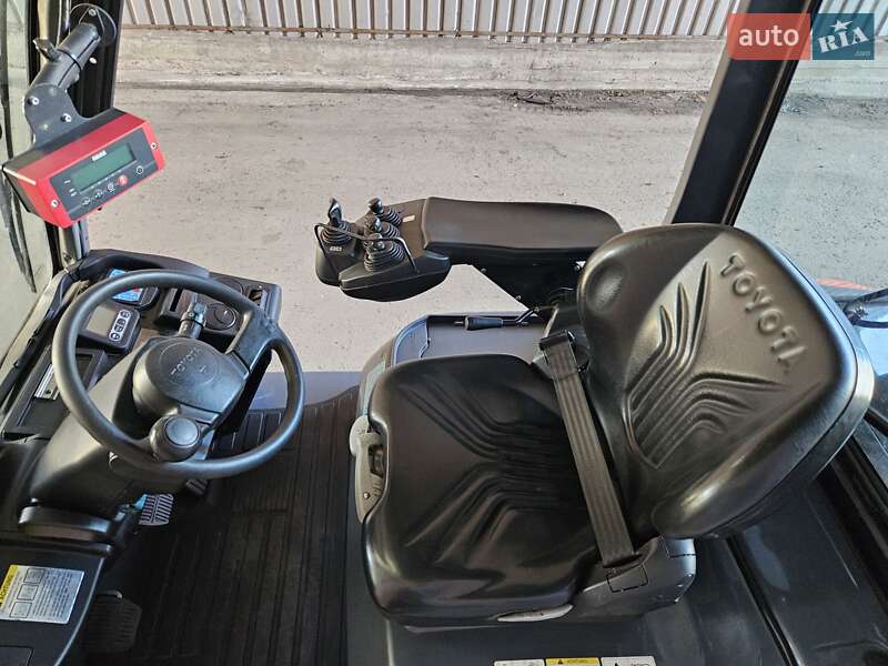 Вилочный погрузчик Toyota 02-8FGF30 2019 в Киеве