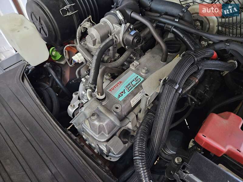 Вилочный погрузчик Toyota 02-8FGF30 2019 в Киеве