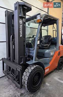 Вилочный погрузчик Toyota 02-8FGF30 2019 в Киеве