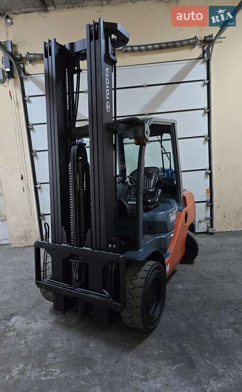 Вилочний навантажувач Toyota 02-8FGJF35 2018 в Києві
