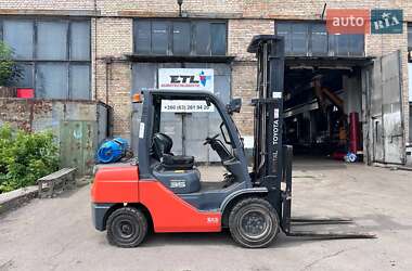 Вилочний навантажувач Toyota 02-8FGJF35 2012 в Києві