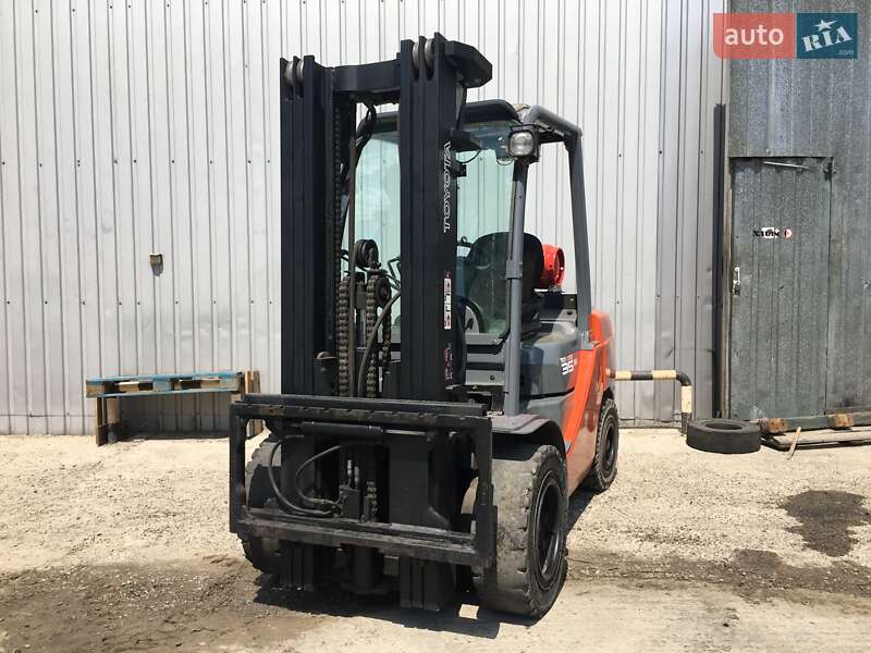 Вилочный погрузчик Toyota 02-8FGJF35 2018 в Киеве