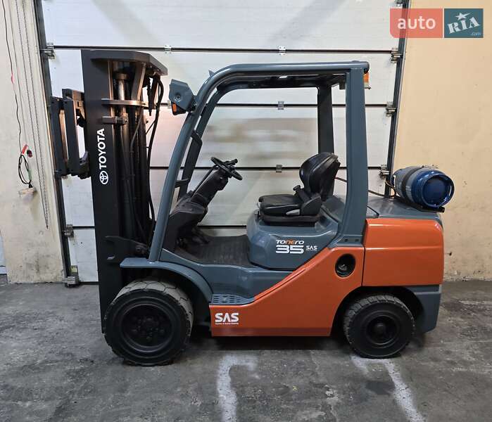 Вилочний навантажувач Toyota 02-8FGJF35 2008 в Києві