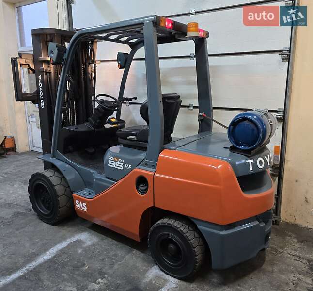 Вилочний навантажувач Toyota 02-8FGJF35 2008 в Києві