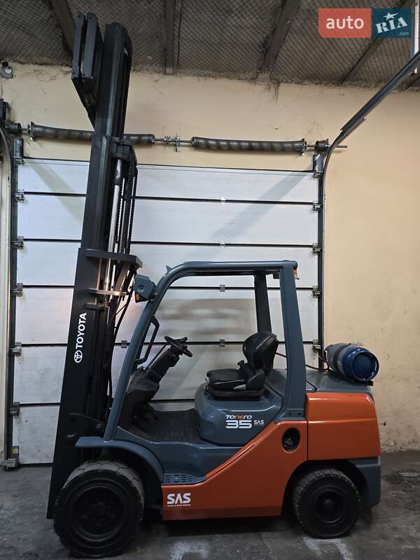 Вилочний навантажувач Toyota 02-8FGJF35 2008 в Києві