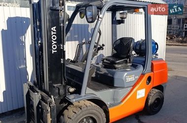 Вилочний навантажувач Toyota 02-8FGJF35 2012 в Києві