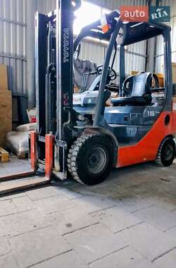 Вилочный погрузчик Toyota 32-8FG15 2007 в Львове