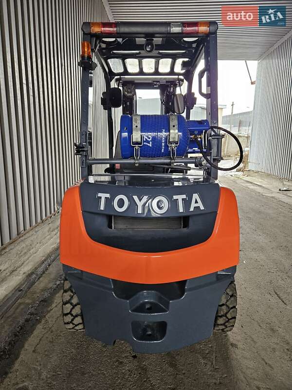 Вилочный погрузчик Toyota 32FG-25 2017 в Киеве