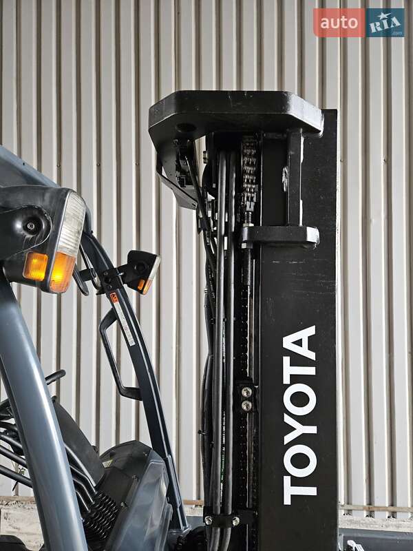 Вилочный погрузчик Toyota 32FG-25 2017 в Киеве