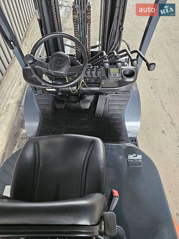 Вилочный погрузчик Toyota 32FG-25 2017 в Киеве