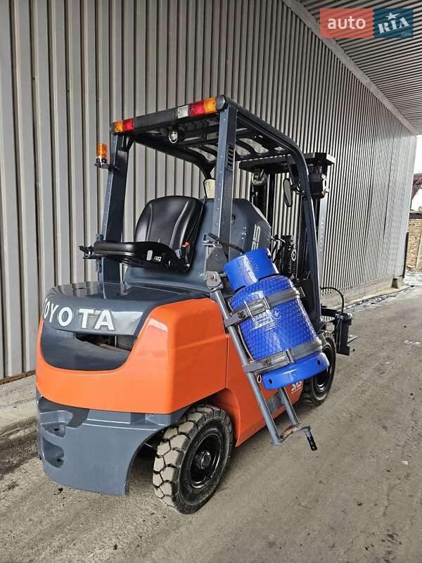 Вилочный погрузчик Toyota 32FG-25 2017 в Киеве